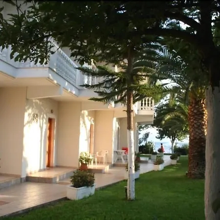 Apartmanhotel Posidonia Amárinthosz