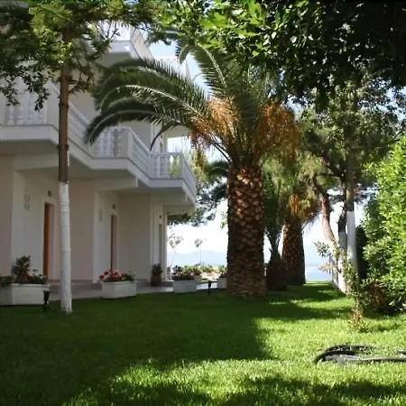 Apartmanhotel Posidonia Amárinthosz