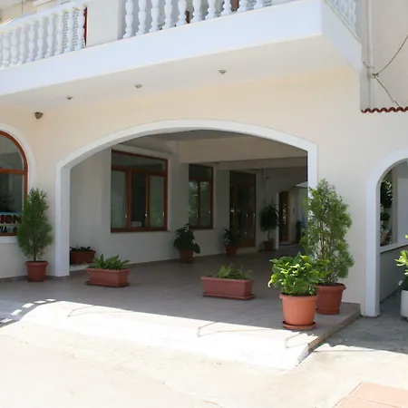 Apartmanhotel Posidonia Amárinthosz