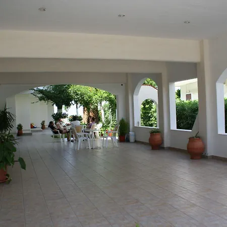 Posidonia Apartmanhotel Amárinthosz